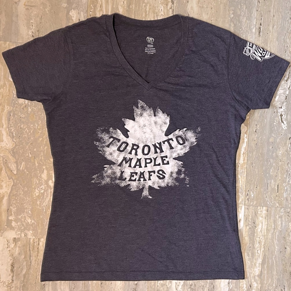 Toronto Maple Leafs NHL V-neck Slim Fit T-Shirt Dark Blue Ladies M